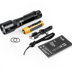 Fenix C7 ladattava taskulamppu