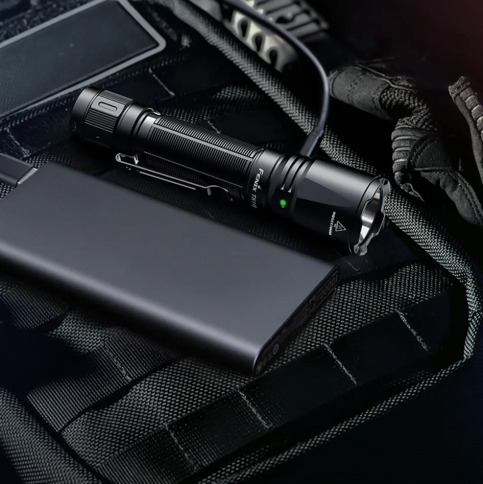 Fenix TK11R ladattava taskulamppu