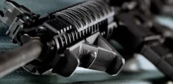 Magpul AFG-2 Angled Fore Grip viisto kädensija Picatinny-kiskoon