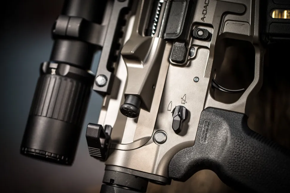 Radian Talon AR-15 kaksipuolinen varmistin
