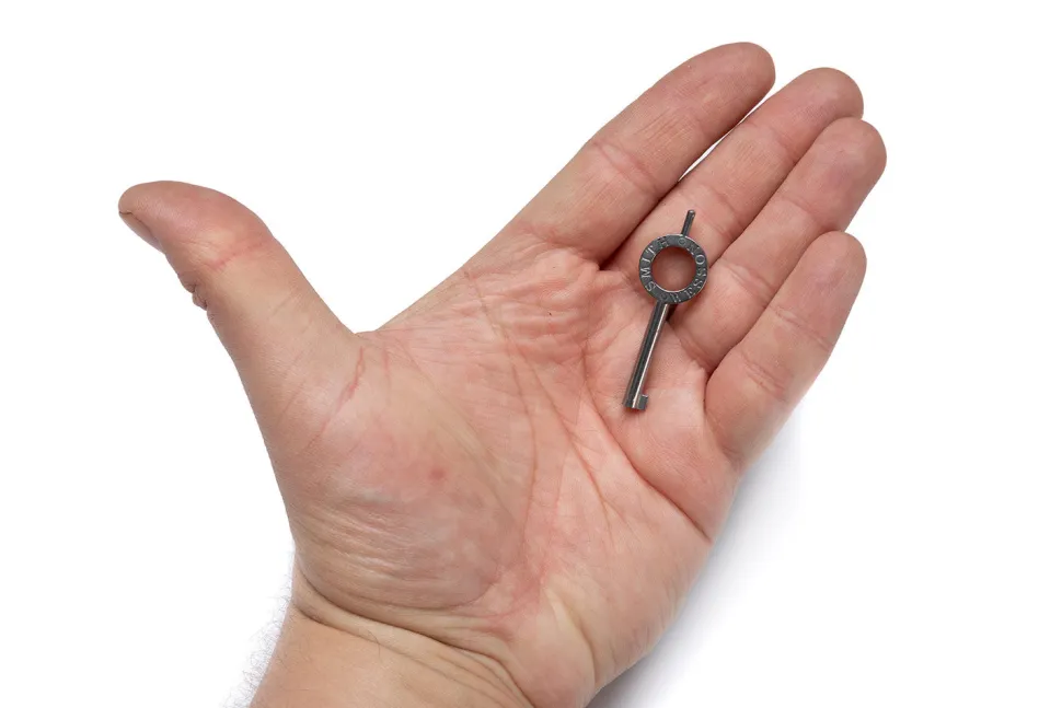Smith & Wesson Handcuff Key käsirauta-avain