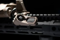Unity Tactical AXON-etäkytkimen M-LOK-kiinnikesarja
