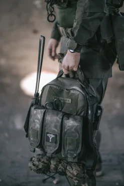 Varusteleka CP10 Mini-taistelureppu litteillä olkaviilekkeillä
