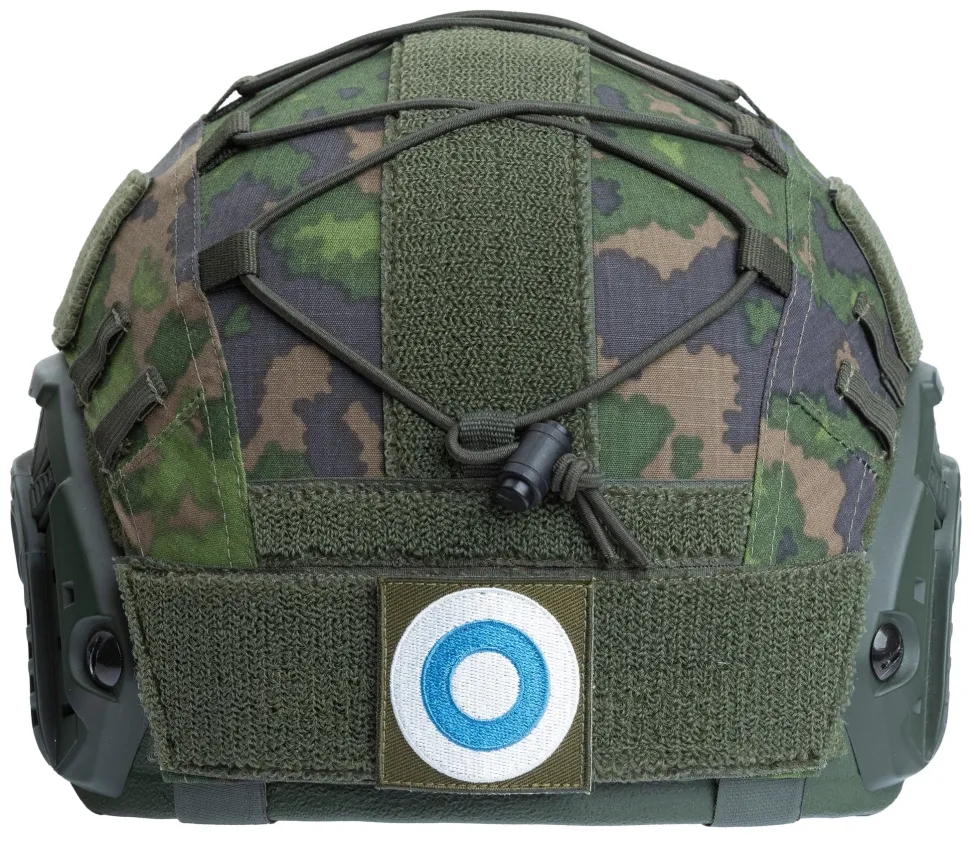 Varusteleka M05 lakkimerkki, aivan liian iso